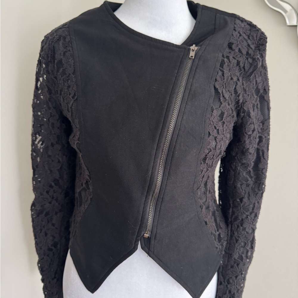 Chic Black Lace Women's Blazer